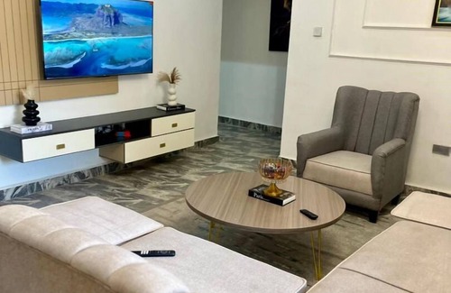 Asokoro Apartamento | Live the luxury life you deserve! 2-bedroom apartment in Abuja with AC, WiFi.
