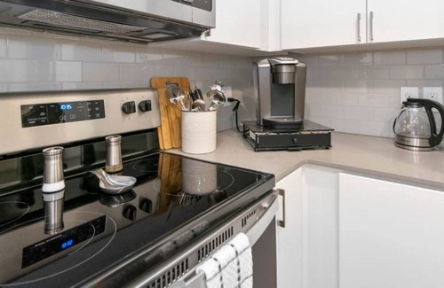 Towson Casa | LIVE*WORK*STAY*HOME | 2 Bedroom in Towson