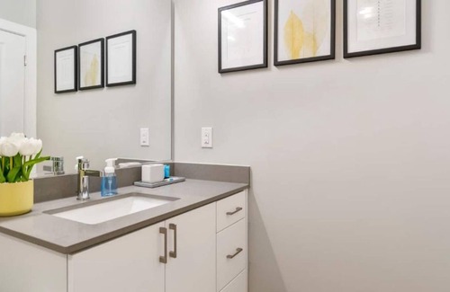 Towson Casa | LIVE*WORK*STAY*HOME | 2 Bedroom in Towson