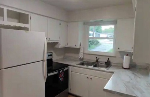 Kettering Casa | Lively 2 BR w/AC Near Hospitals And Fraze Pavilion