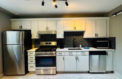 St. Charles Apartamento | Lively Fox Loft, In Downtown, Walk to River & Bars, Arcada across the street