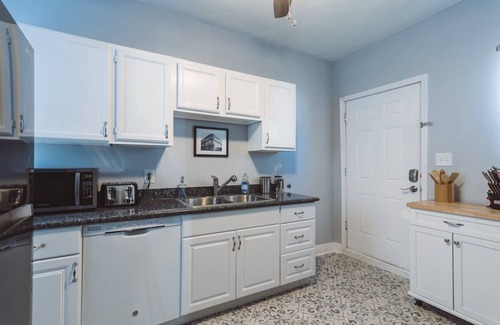 Saint Roch Casa | Lively Home & Patio w/ Hot Tub
