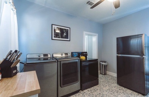 Saint Roch Casa | Lively Home & Patio w/ Hot Tub