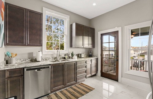Saint Roch Apartamento | ⚜Lively Marigny Apartment Near Streetcar & Frenchmen with Balcony, Club Below⚜