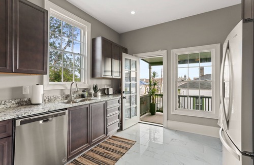 Saint Roch Apartamento | ⚜Lively Marigny Apartment Near Streetcar & Frenchmen with Balcony, Club Below⚜