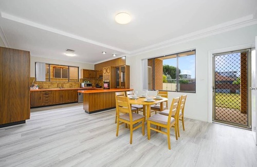 Liverpool Casa | Liverpool Oasis 5BR Home for Groups and Families