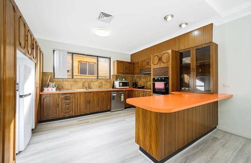 Liverpool Casa | Liverpool Oasis 5BR Home for Groups and Families