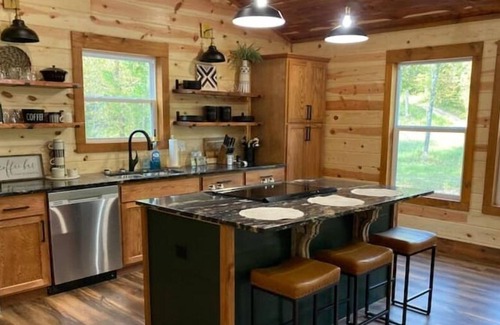 Athens Cabina | Livin on the Edge Cabin in Albert Pike, Brand New!