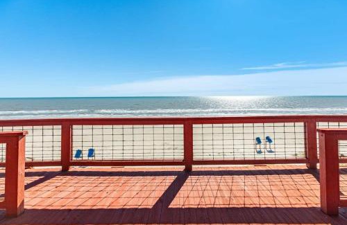 Surfside Beach Casa | Livin' The Dream Beachfront & Center