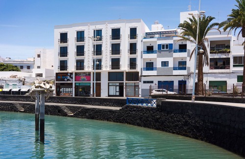 Arrecife Chalet De Esquí | LIVING EL CHARCO-VISTA Y UBICACION PERFECTA