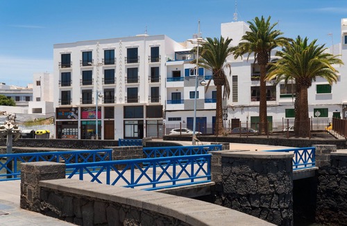Arrecife Chalet De Esquí | LIVING EL CHARCO-VISTA Y UBICACION PERFECTA
