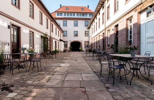 Lahr Apartamento | Living in a city palace with a quiet inner courtyard and garden