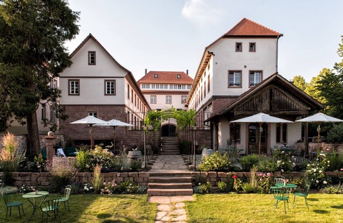 Lahr Casa | Living in a listed building, 2-floor apartment, high-quality furnishings