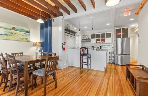 Southeast Cama Y Desayuno | Living on The Edge of Capitol Hill, METRO subway