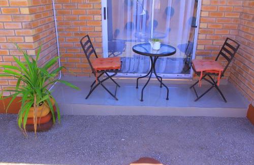 Bobonong Casa | Living Quarters BNB
