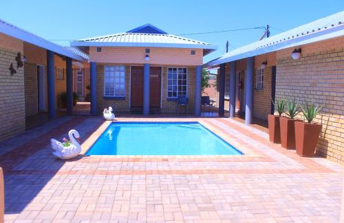 Bobonong Casa | Living Quarters BNB