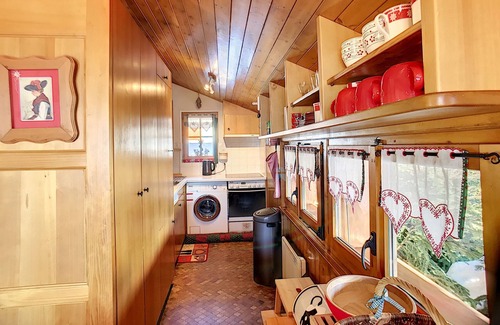 Verbier Apartamento | Living room with fire place, kitchen with vitroceram, dishwasher, microwave and washingmachine, eati