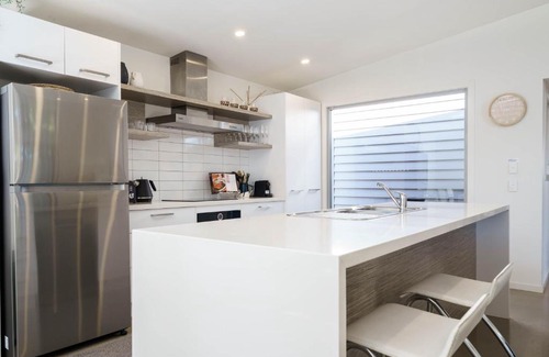 Cowes Casa | Living The Beach Dream - Pets, WiFi, 4 bdrm, 450m Shops