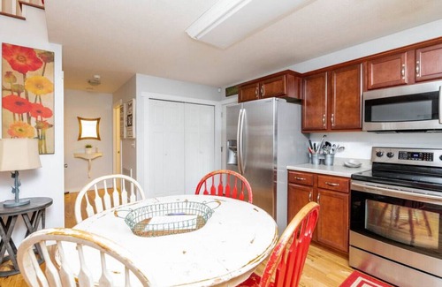 Clarkson Casa | Living the lake life by Mammoth Cave