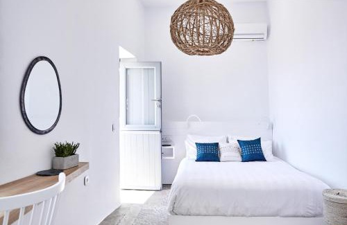 Kardiani Hotel | Living Theros Luxury Suites