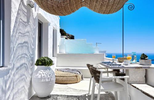 Kardiani Hotel | Living Theros Luxury Suites