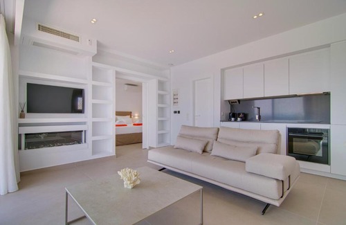 Parga Casa | LIVINGHOME SUITES