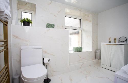 Livingston Apartamento | Livingston Retreat 4bed Home Wi-Fi Parking