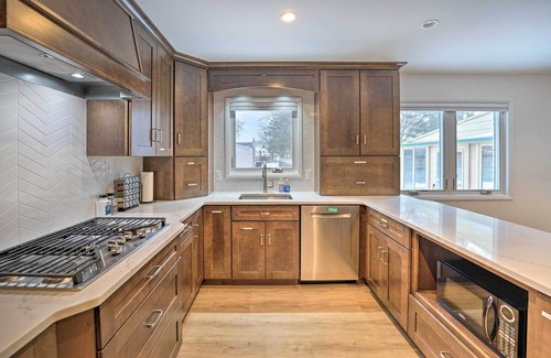 Livonia Casa | Livonia Home: 4 Mi to Plymouth Main Street