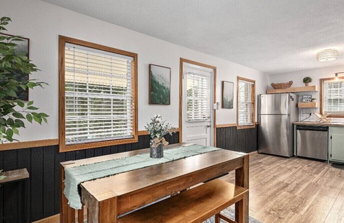 Lake Junaluska Cabaña | Livy’s Lakeside Cottage, a 3 min walk to the lake!
