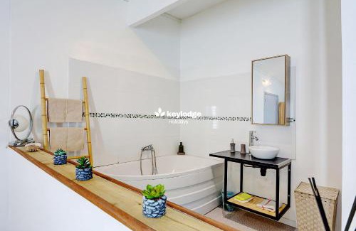 Saint-Pierre De La Reunion Apartamento | Liyann - T2 avec vue sur mer - Terre Sainte