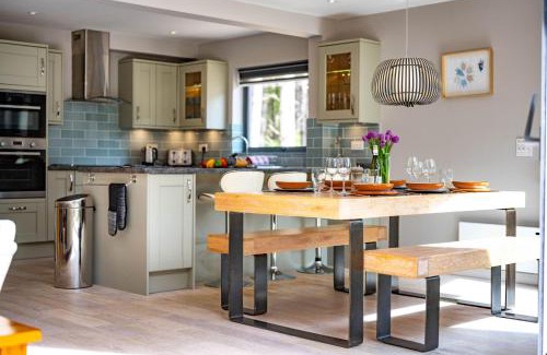 Weybourne Casa | Liz's Lodge by Big Skies Cottages