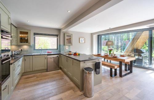 Weybourne Casa | Liz's Lodge by Big Skies Cottages