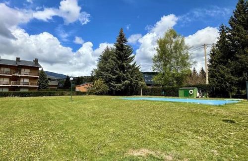 Llivia Apartamento | Llívia, Cerdaña, alojamiento con piscina y pista de tenis