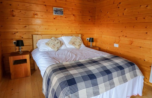 Llanllwchaiarn Cabaña | LLAINLWYD, pet friendly, character holiday cottage in New Quay