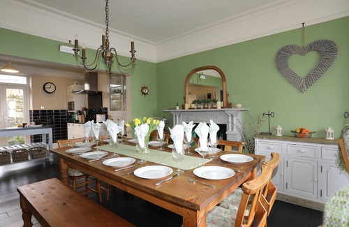 Criccieth Casa | LLWYN ONN, family friendly, country holiday cottage in Criccieth