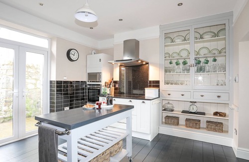 Criccieth Casa | LLWYN ONN, family friendly, country holiday cottage in Criccieth