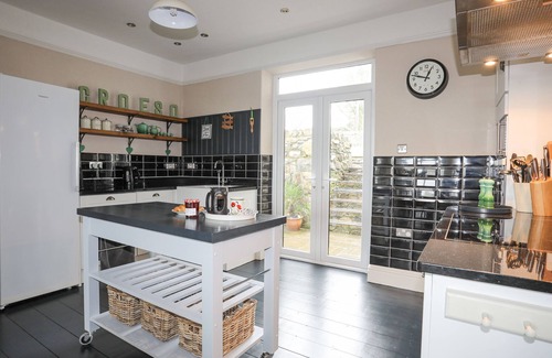 Criccieth Casa | LLWYN ONN, family friendly, country holiday cottage in Criccieth
