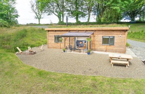 Whitland Casa | Llwyn-Teg Log Cabin