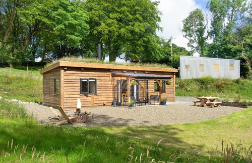 Whitland Casa | Llwyn-Teg Log Cabin