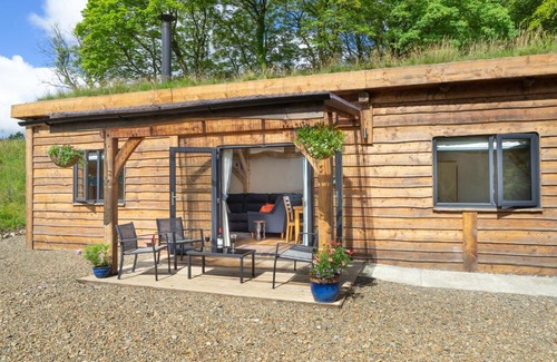 Whitland Casa | Llwyn-Teg Log Cabin
