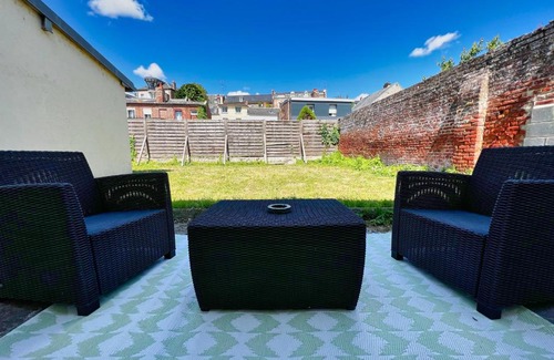 Peronne Casa | LnBnB - Petite maison au cœur de Péronne - Face aux étangs