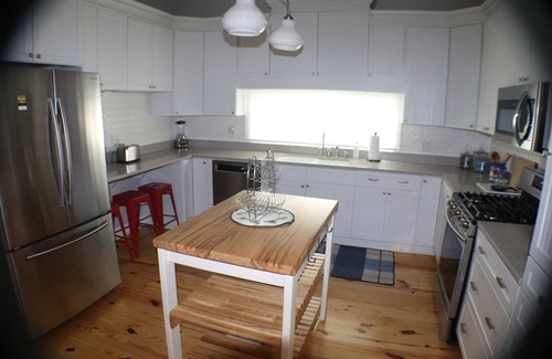 Southport Cabaña | Loaded Luxury Large Historic Cottage-Heart of Historic District-Near Waterfront