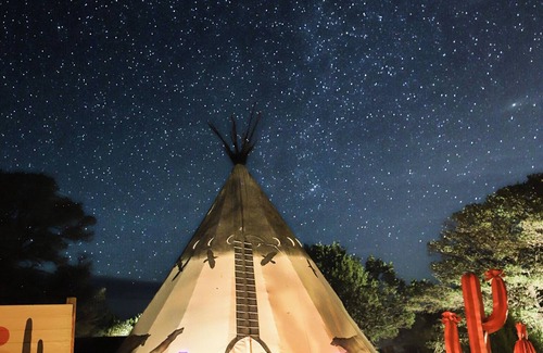 Nogal Alquiler De RV | Lobo Tipi unique stay at El Mistico Ranch