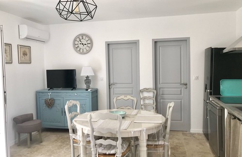 Arpaillargues-et-Aureillac Cabaña | Les Olivettes-Gîte-Confortable-Habitación con desagüe-Vista al campo