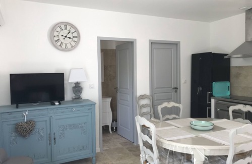 Arpaillargues-et-Aureillac Cabaña | Les Olivettes-Gîte-Confortable-Habitación con desagüe-Vista al campo