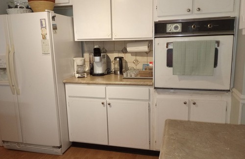 High Point Casa | Local Events House on Lake near HPU, High Point Markets, NC Hospitals