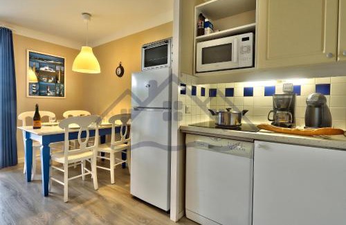 Guilvinec Apartamento | LocaLise - A05 - Plain-pied avec petite vue mer donnant sur la piscine et le jardin - Grande salle de bain - Wifi inclus - draps inclus - animaux bienvenus - parking gratuit