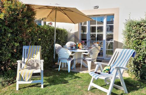 Guilvinec Casa | LocaLise - Maison E2 au Guilvinec - A 20m de la mer avec jardin et piscine - Tout à pied, plage, port, centre commerces, marché - Wifi inclus - Vue mer de la chambre - Animaux bienvenus - Linge de lit inclus