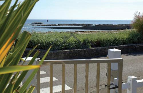 Guilvinec Casa | LocaLise - Maison E2 au Guilvinec - A 20m de la mer avec jardin et piscine - Tout à pied, plage, port, centre commerces, marché - Wifi inclus - Vue mer de la chambre - Animaux bienvenus - Linge de lit inclus