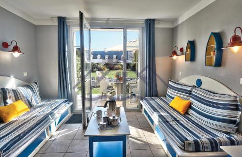 Guilvinec Casa | LocaLise - Maison E2 au Guilvinec - A 20m de la mer avec jardin et piscine - Tout à pied, plage, port, centre commerces, marché - Wifi inclus - Vue mer de la chambre - Animaux bienvenus - Linge de lit inclus